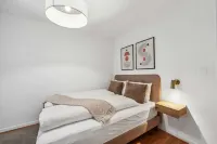 Modern 2 Bdr-flat top Location - Wifi