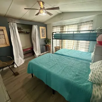 Charming 2-bedroom mobile home with WiFi and AC in Okeechobee Отели в г. Окичоби