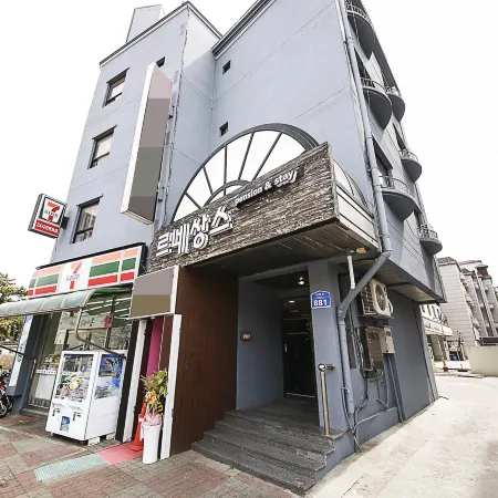 Boryeong Renaissance Pension Stay Отели рядом с достопримечательностью «Пляж Тэчхон»