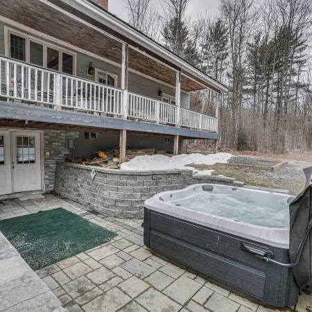 Peaceful Cavendish Retreat w/ Hot Tub & Fireplace!