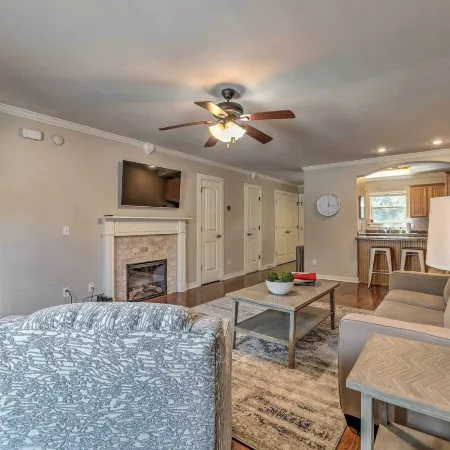 Charming Springdale Townhome ~ 5 Mi to Dtwn!