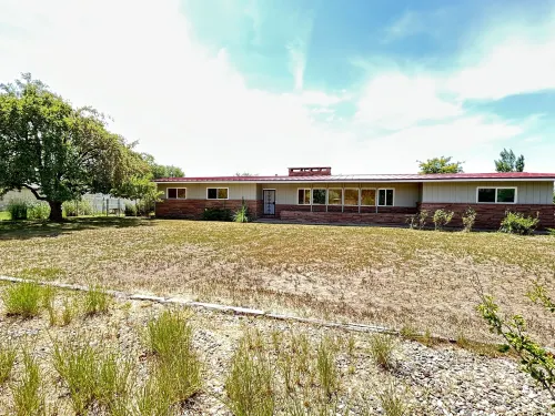 Retro Retreat A 60's Time Capsule 3 Bedroom Home - 4-Star