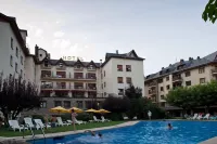 Hotel Restaurant Pessets & Spa - Pools