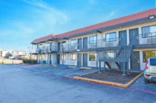 達拉斯西阿靈頓超級7號旅館 鄧肯維爾酒店