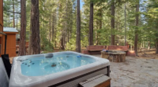 Moosetrack by AvantStay Cozy Cabin w Hot Tub in the Heart of Tahoe Donner