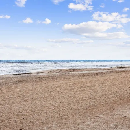 Spacious Beachfront Duplex - Top Floor - Dog Friendly 124 S Fletcher