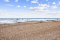 Spacious Beachfront Duplex - Top Floor - Dog Friendly 124 S Fletcher