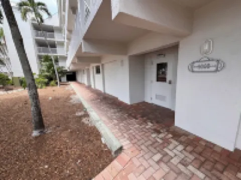 New Amazing Villa on water in charming Captiva