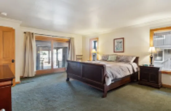 Dos Pinos - 寬敞的湖畔小屋帶遊戲室，由優勝美地區域度假村提供