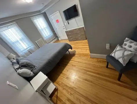 Prime Location!WALK TO WATER & HISTORIC DISTRICT!PRIVATE Large first floor apt!