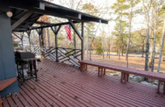 “The Sugarloaf Mountain Cabin” A Charming Lakefront Escape!!