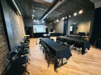 Studio 424 - Hostels