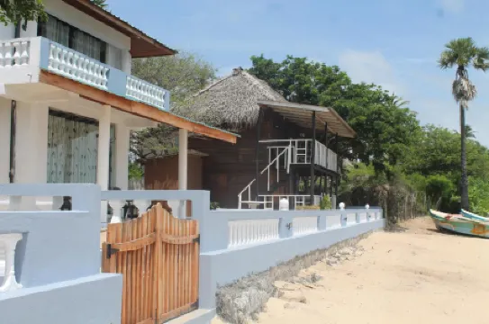 Dinuda Lagoon Hotel