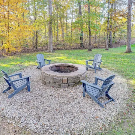Walk to Marina & Beach: Charming Home in Hardin