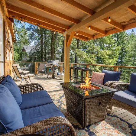 Das Tree Haus 1 Bedroom Home by NW Comfy Cabins by RedAwning