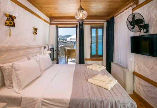 Pier House Hotel - Housity