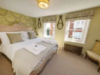 Quaint 18th Century Fishermans Cottage in Lymington Hotels in Lymington and Pennington