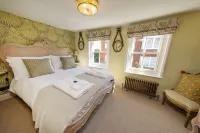 Quaint 18th Century Fishermans Cottage in Lymington