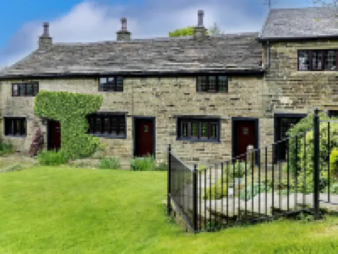 1 Bedroom Cottage in Bury, No Deposit Hotels in Bury