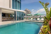 Hilton Garden Inn San Jose Airport City Mall - piscina