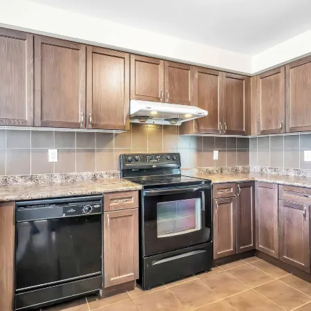King Bed, 4 Tvs, Across Recreational Park, Tennis Court & Near Commercial Center