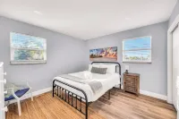 Seahorse Suites #1. Pet Friendly Beach HAVEN!