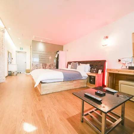 Namyangju Drive In Tiamo Hotel Отели рядом с достопримечательностью «Гробница Сарын»