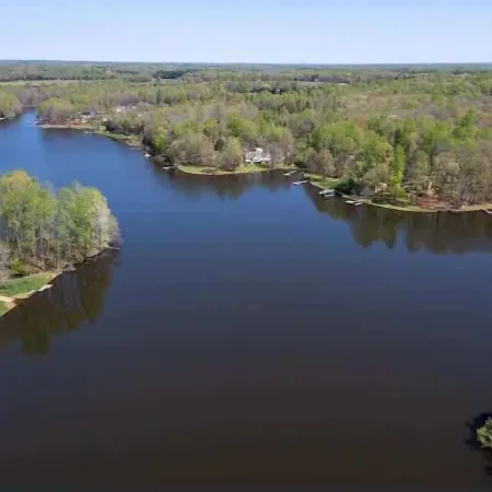 Lake Days Getaway - Lakeside Family Escape Near Hillsborough