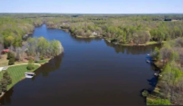 Lake Days Getaway - Lakeside Family Escape Near Hillsborough