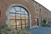 Farmhouse in Somme-Leuze with Private Sauna - parking