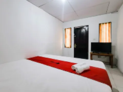 RedDoorz @ Pondok Diana Pantai Ujung Genteng 4 Hotels in Ciracap