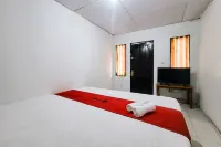 RedDoorz @ Pondok Diana Pantai Ujung Genteng 4