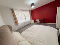 Charming Guest Room in Leicester with Garden and WiFi