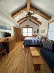 Lakeview Cottage with swimming & kayaking access to the lake