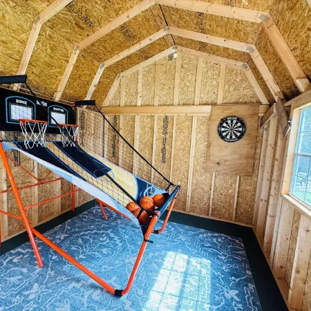 Fun House/King Bed - Close to Town/Full of Entertainment!