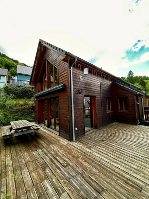 Spacious French Chalet Stay for 10 - Chalets