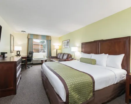 Baymont by Wyndham Pierre Hotels in Pierre