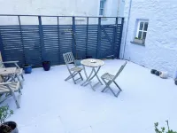 Sea Glass - 2 Bedroom Apartment - Manorbier Hotels in Manorbier