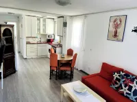 Cozy, very comfortable, very close to the beach.