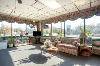Travelers Inn by OYO, Templeton VA - Parkplatz