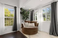 Beverly Hills Home • Guest House & Hot Tub - Homestays