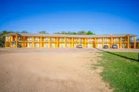 Regency Inn by OYO Rockdale TX - parking