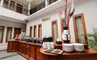 Rosalia Indah Hotel - Morgenmad