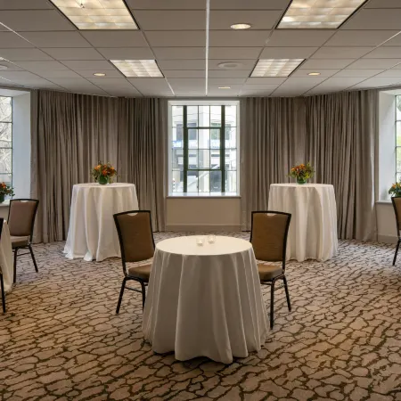 Sheraton Grand Sacramento Hotel Отели рядом с достопримечательностью «Капитол Парк»