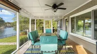 Dock, Hot Tub & Kayaks on Lake Norman Lakeside Gem by Avantstay - Homestays