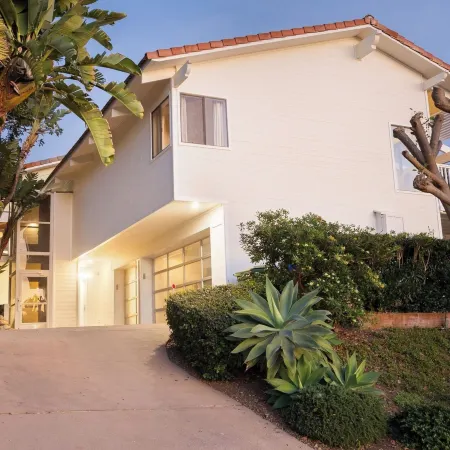 Pacific View Malibu by Avantstay Bluff-Top Ocean Views + Private Pool & Hot Tub