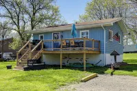 Dog-Friendly Waneta Lake Home w/ Lake Access! - 3 Sao