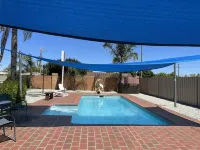 Philadelphia Motor Inn - Pools