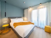 Sun & Moon Apart Hotel Hotels near Barcelona Intl. Airport