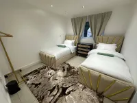 Stylish 2 Bed Flat Parking Sutton Coldfield